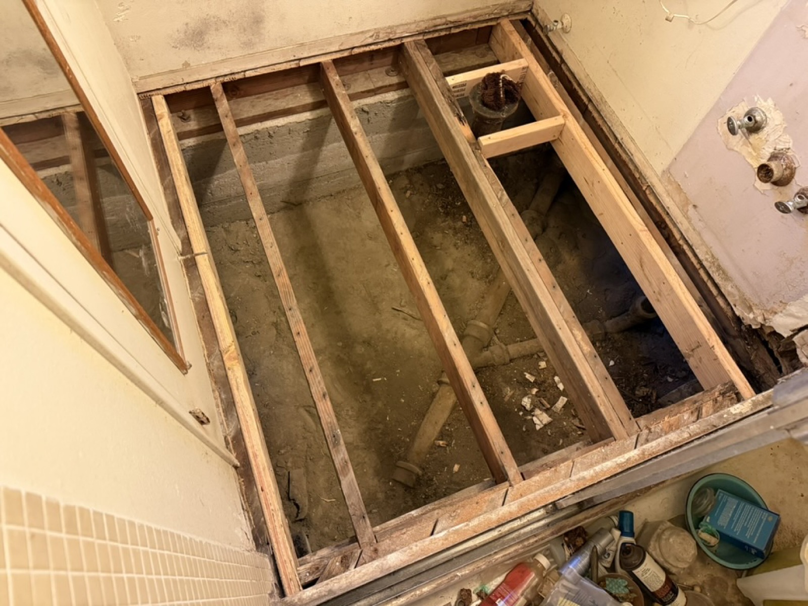 Midcentury Ranch Bath Refresh – 11811 Pine St, Los Alamitos